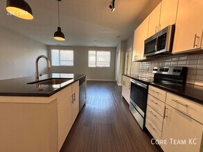 2705 McGee Trafficway in Kansas City, MO - Building Photo - Building Photo