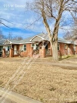 915 W Grand Ave in Ponca City, OK - Building Photo