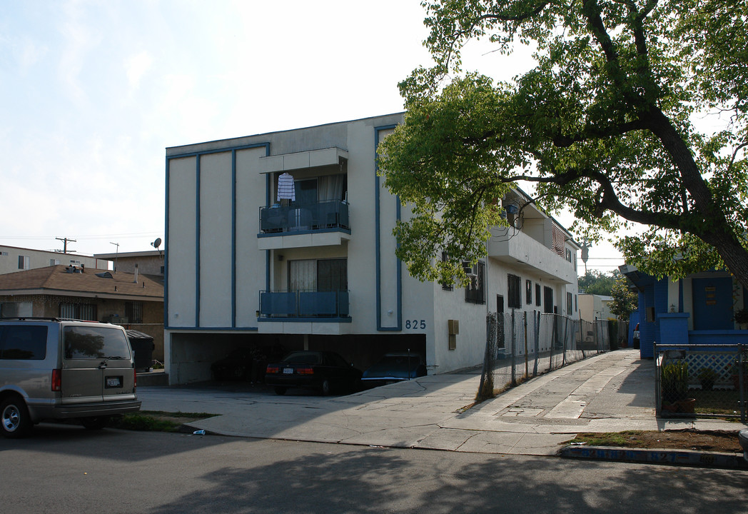 825 N Kingsley Dr in Los Angeles, CA - Building Photo