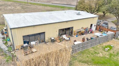 3674 TX-243 in Kaufman, TX - Building Photo - Building Photo