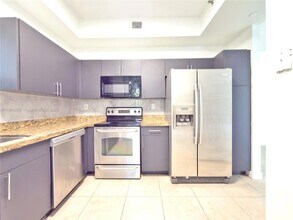 3300 NE 192 St, Unit 118 in Aventura, FL - Building Photo - Building Photo