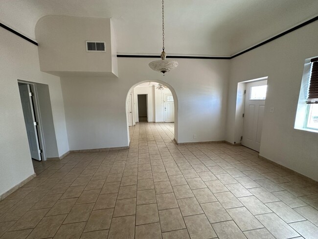 902 Orange St in Clint, TX - Building Photo - Building Photo