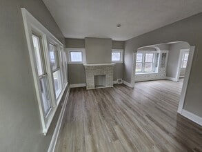 9711 Aetna Rd in Cleveland, OH - Building Photo - Building Photo