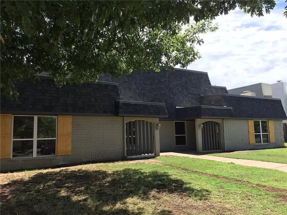 11012 Springhollow Rd in Oklahoma City, OK - Building Photo