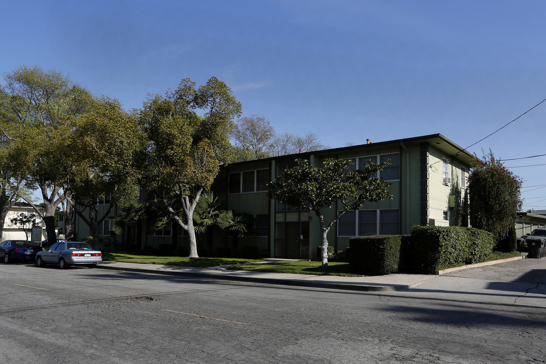 Garden Estates in Long Beach, CA - Building Photo