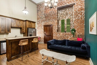 30 Baronne St in New Orleans, LA - Foto de edificio - Building Photo