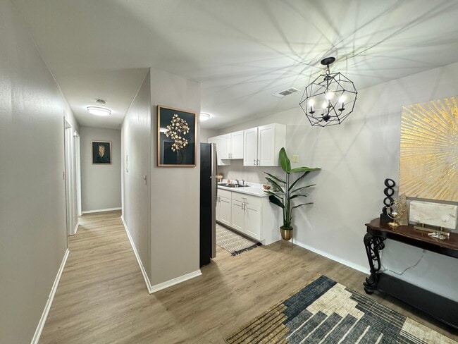 Sunburst Apartments in Greenfield, WI - Foto de edificio - Building Photo