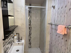 82 Henderson Dr in Aurora, ON - Building Photo - Building Photo