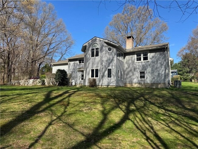 4 Apple Orchard Ln in Smithfield, RI - Building Photo - Building Photo