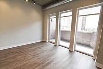3833 N Broadway in Chicago, IL - Building Photo - Building Photo