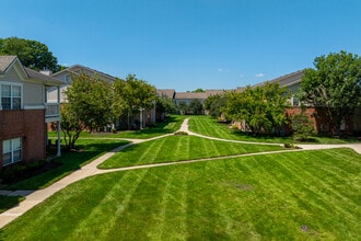 Park at Eagle Creek in Indianapolis, IN - Foto de edificio - Building Photo