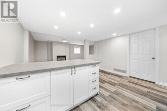 106 Wellington Main St in Belleville, ON - Building Photo - Building Photo