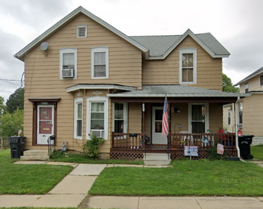 121 Chestnut St-Unit -121 Chestnut St UP in Elyria, OH - Building Photo