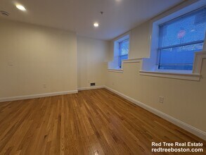 1801 Beacon St, Unit 1 in Brookline, MA - Building Photo - Building Photo