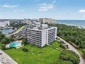 5 Bluebill Ave in Naples, FL - Building Photo
