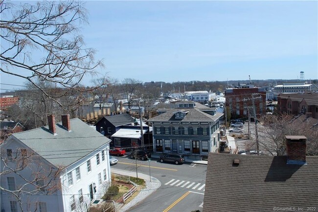 54 High St in Groton, CT - Building Photo - Building Photo