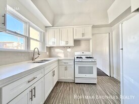 5447 1/2 Harold Way in Los Angeles, CA - Building Photo