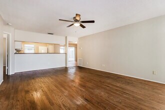 1909 Chablis Ct in Valrico, FL - Building Photo - Building Photo