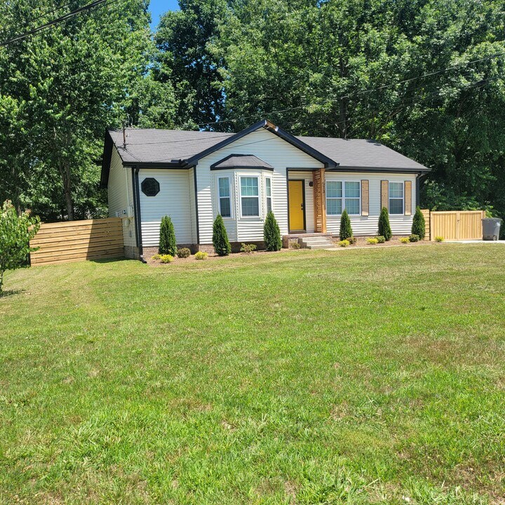 573 Anita Dr in Clarksville, TN - Building Photo