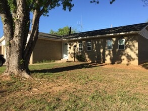 1625 Farmington Ave in Norman, OK - Foto de edificio - Building Photo