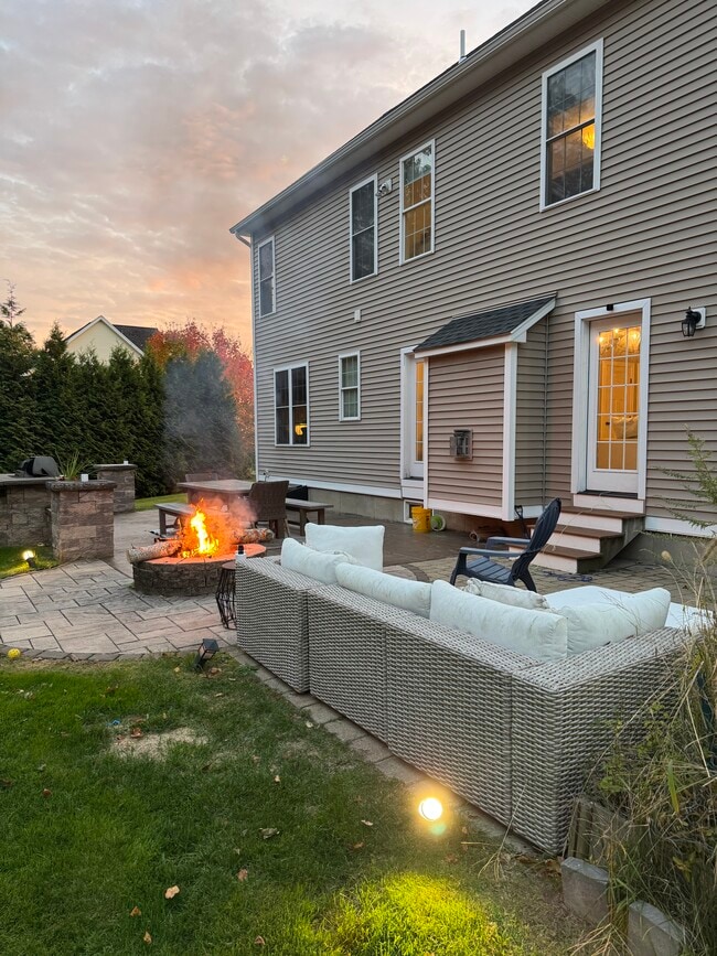 4 Hinman Meadow Rd in Burlington, CT - Building Photo - Building Photo