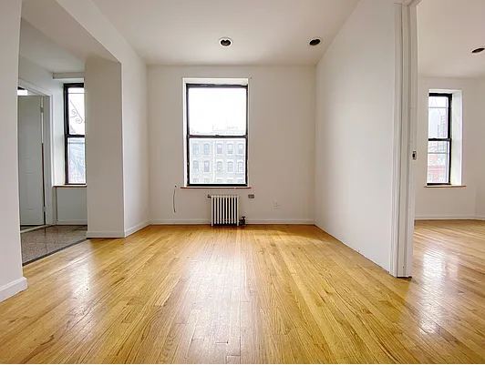 214-216 First Ave in New York, NY - Foto de edificio - Building Photo