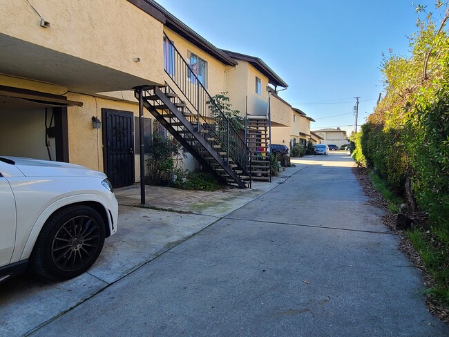 318 N Nicholson Ave, Unit #2 in Monterey Park, CA - Foto de edificio - Building Photo