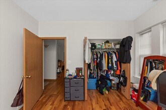 2307 E 70th Pl in Chicago, IL - Foto de edificio - Building Photo