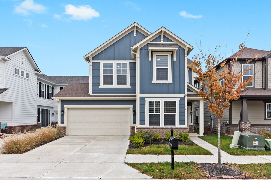 7011 Pickett Pl in Carmel, IN - Building Photo