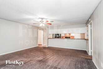 8002 Larkspur Dr in Texas City, TX - Building Photo - Building Photo