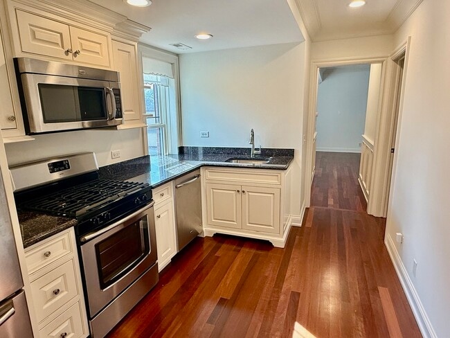 1000 Ridge Rd in Wilmette, IL - Building Photo - Building Photo