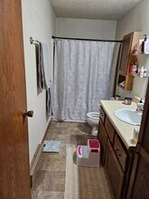 1006 Emerald Ct in Marshall, MN - Building Photo - Building Photo