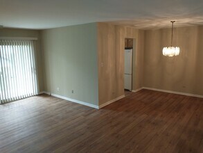 936 Surrey Dr in Schaumburg, IL - Building Photo - Building Photo