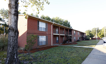 Woods of Lakeland in Flowood, MS - Foto de edificio - Building Photo