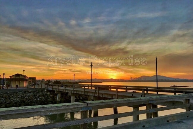 125 W F St in Benicia, CA - Building Photo - Building Photo