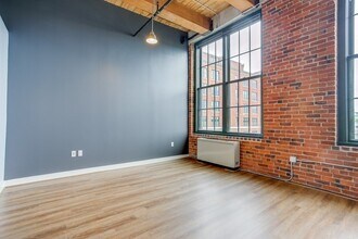 63 Melcher St, Unit 207 in Boston, MA - Foto de edificio - Building Photo