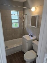 2544 16th Ave S, Unit 1/2 upstairs in St. Petersburg, FL - Building Photo - Building Photo