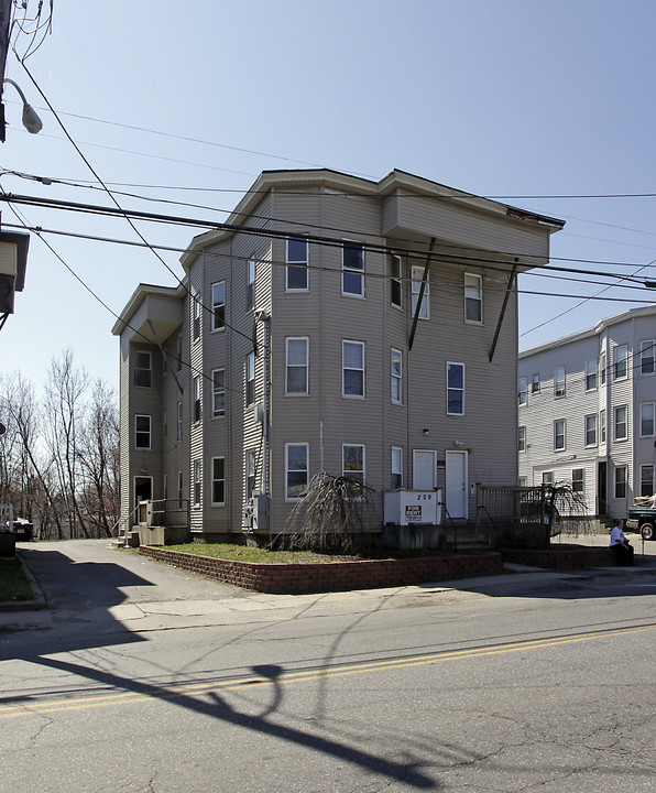 207-209 Mechanic St in Leominster, MA - Building Photo