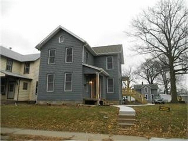 2007 N Harrison St in Davenport, IA - Building Photo - Building Photo