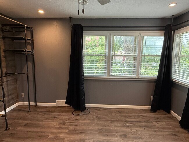 710 S Silver St in Paola, KS - Building Photo - Building Photo