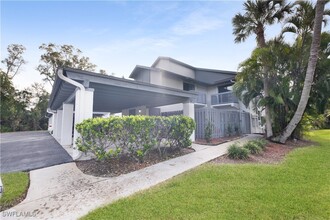 17455 Silver Fox Dr in Ft. Myers, FL - Building Photo - Building Photo