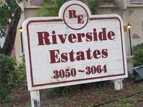 3050 Riverside Dr in Coral Springs, FL - Building Photo - Building Photo