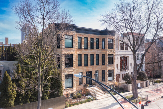 2043 N Mohawk St in Chicago, IL - Foto de edificio - Building Photo