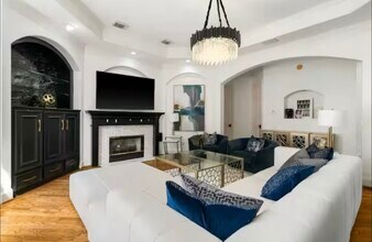 2133 Bering Dr in Houston, TX - Building Photo - Building Photo