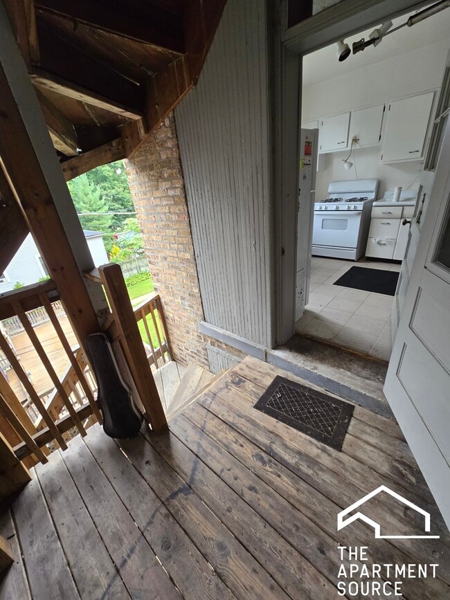 1936 W Estes Ave