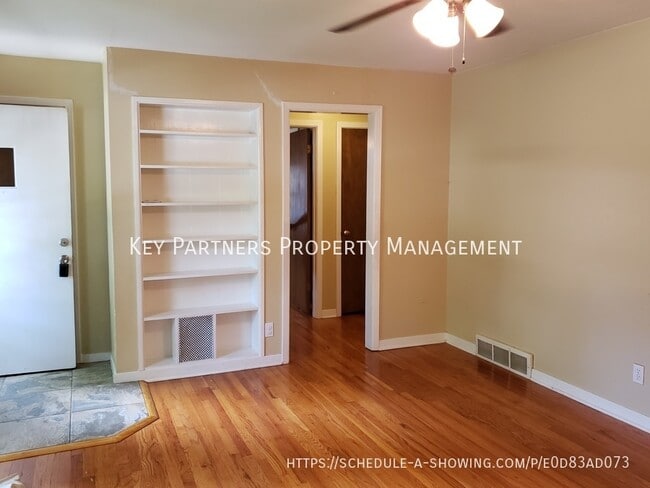 7132 Newton Dr in Overland Park, KS - Building Photo - Building Photo