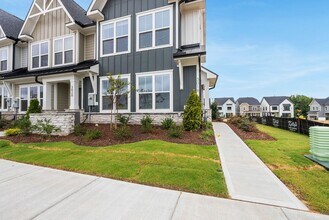 3018 White Rail Dr in Fuquay Varina, NC - Building Photo - Building Photo