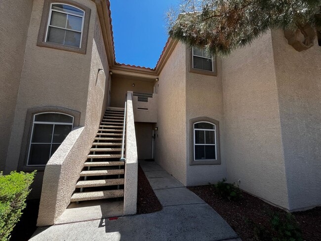 property at 5415 W Harmon Ave