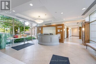 2379 Central Park Dr in Oakville, ON - Building Photo - Building Photo