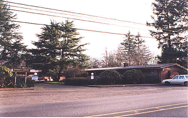 Sunset Court in Portland, OR - Building Photo